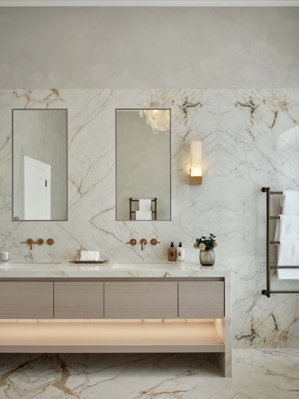 Knightsbridge Historical Apartment  | Master Bedroom Ensuite  | Interior Designers